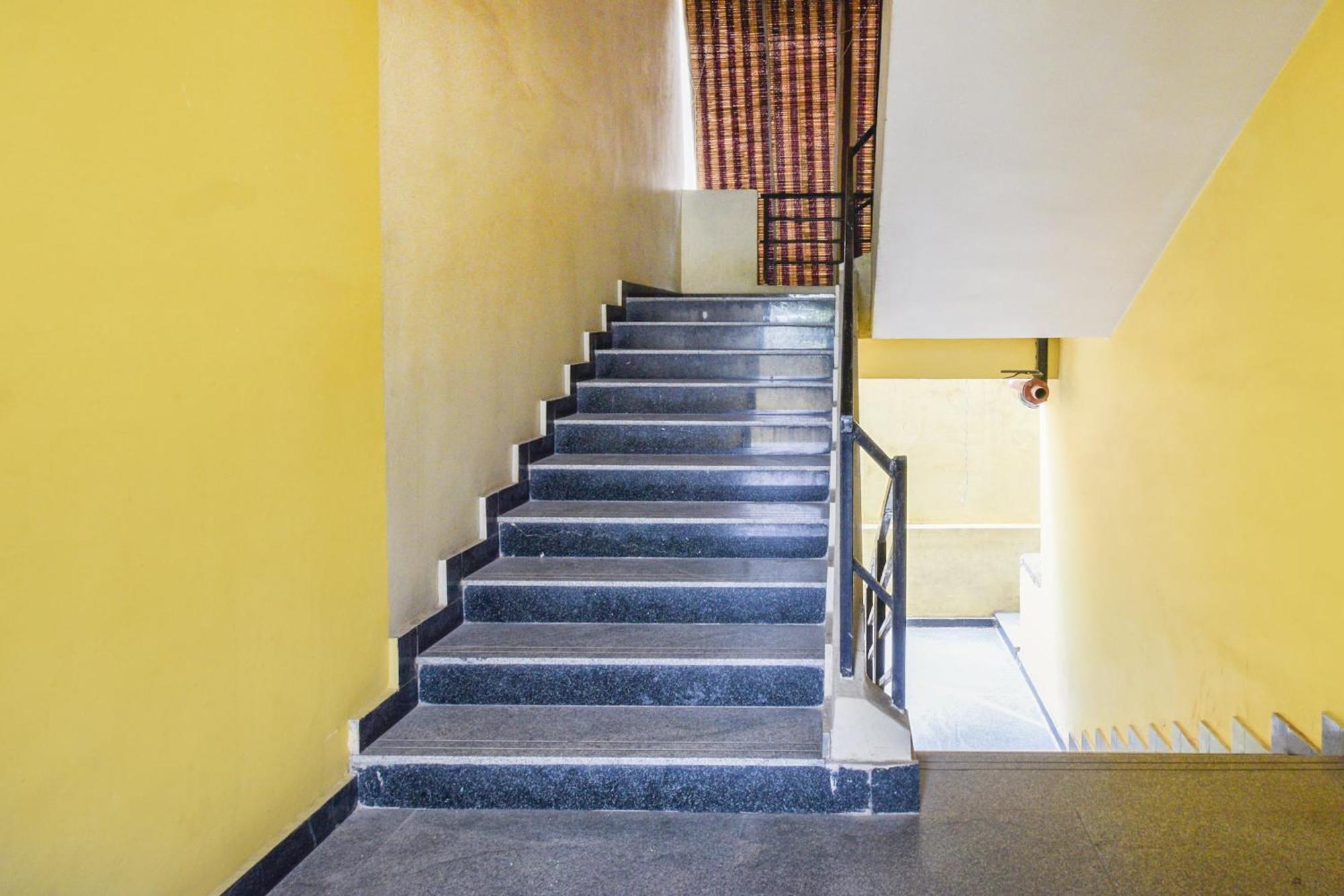 Hotel O Lucky Grand Hyderabad Bagian luar foto