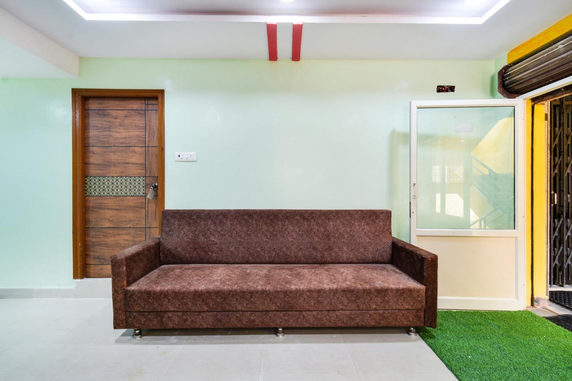 Hotel O Lucky Grand Hyderabad Bagian luar foto