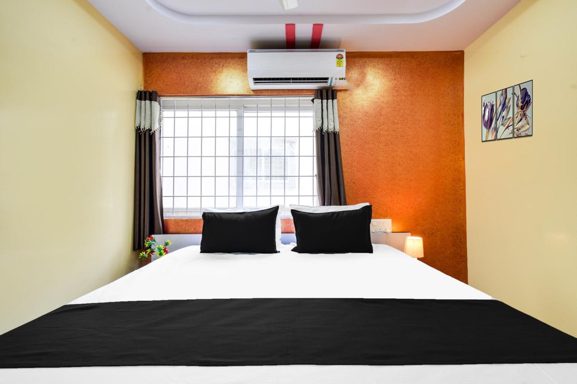 Hotel O Lucky Grand Hyderabad Bagian luar foto