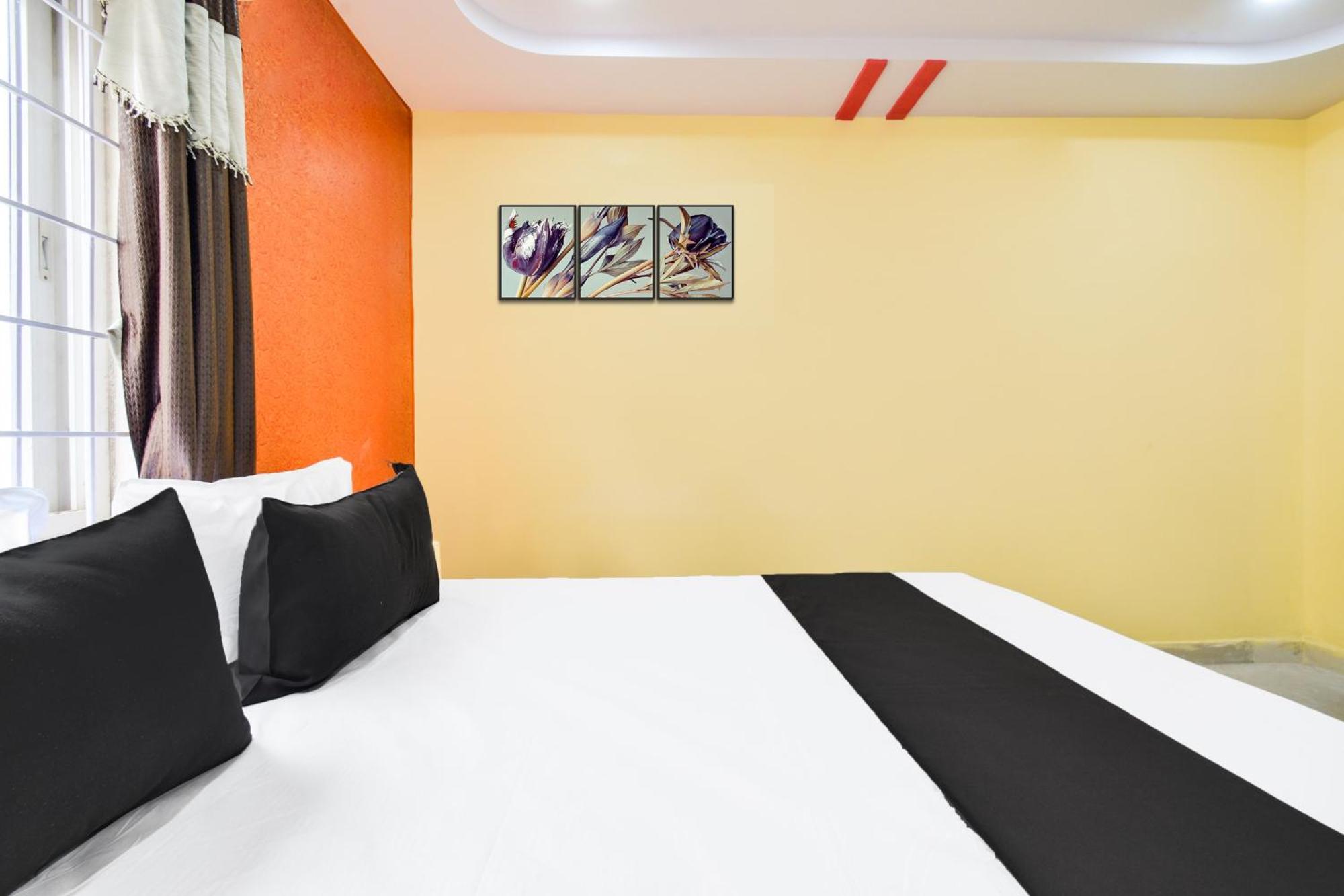 Hotel O Lucky Grand Hyderabad Bagian luar foto