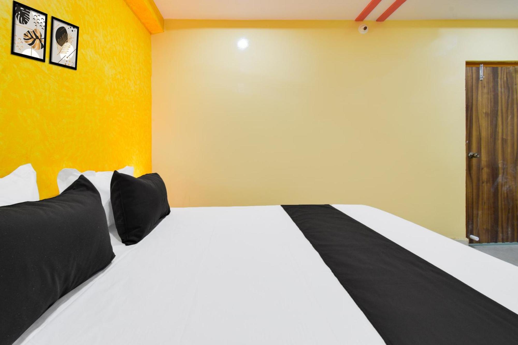 Hotel O Lucky Grand Hyderabad Bagian luar foto
