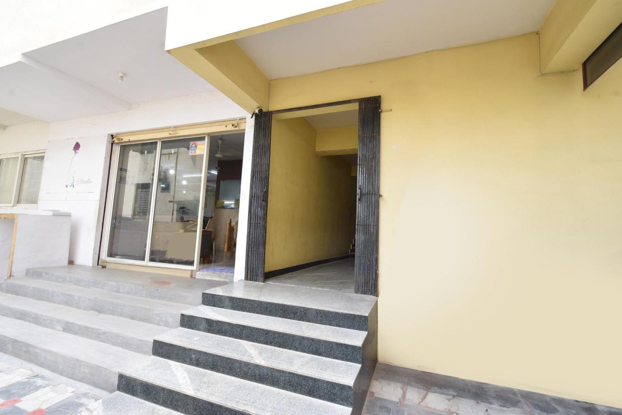 Hotel O Lucky Grand Hyderabad Bagian luar foto