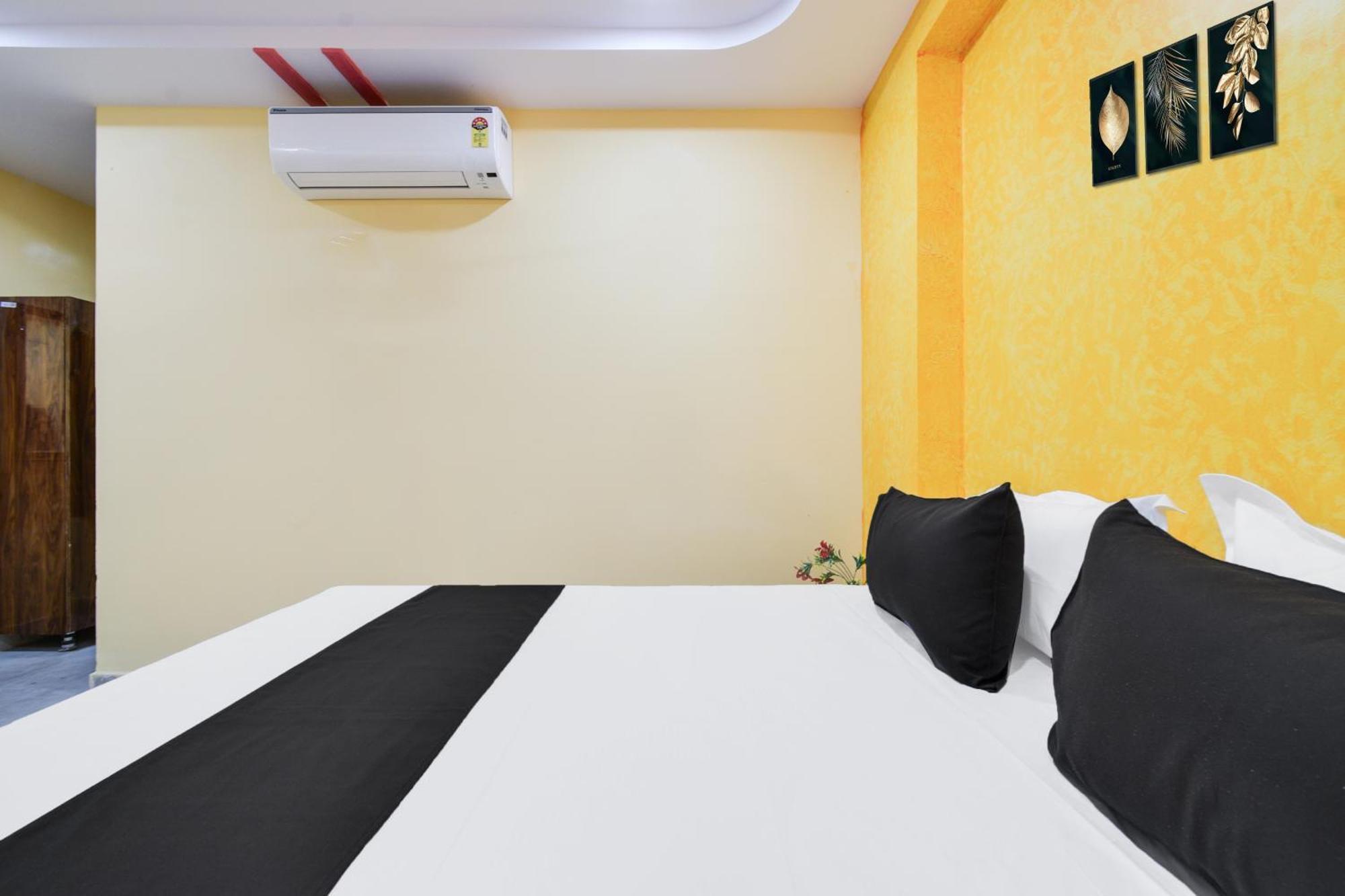 Hotel O Lucky Grand Hyderabad Bagian luar foto