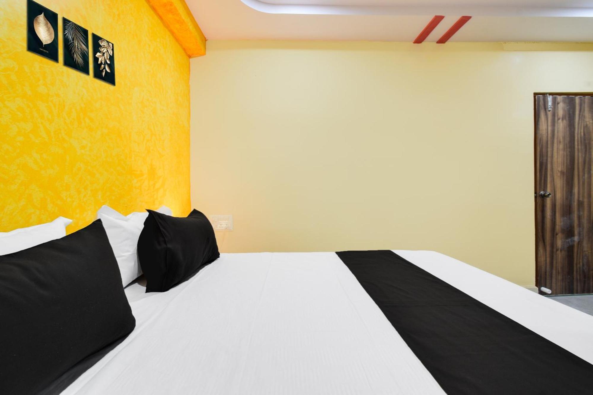 Hotel O Lucky Grand Hyderabad Bagian luar foto
