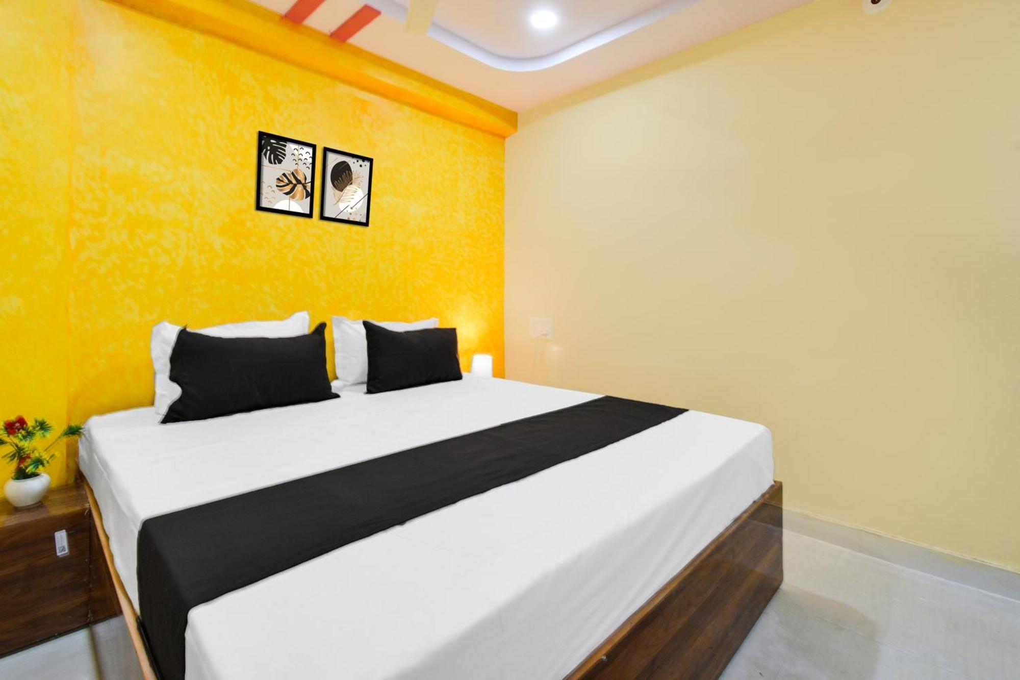 Hotel O Lucky Grand Hyderabad Bagian luar foto