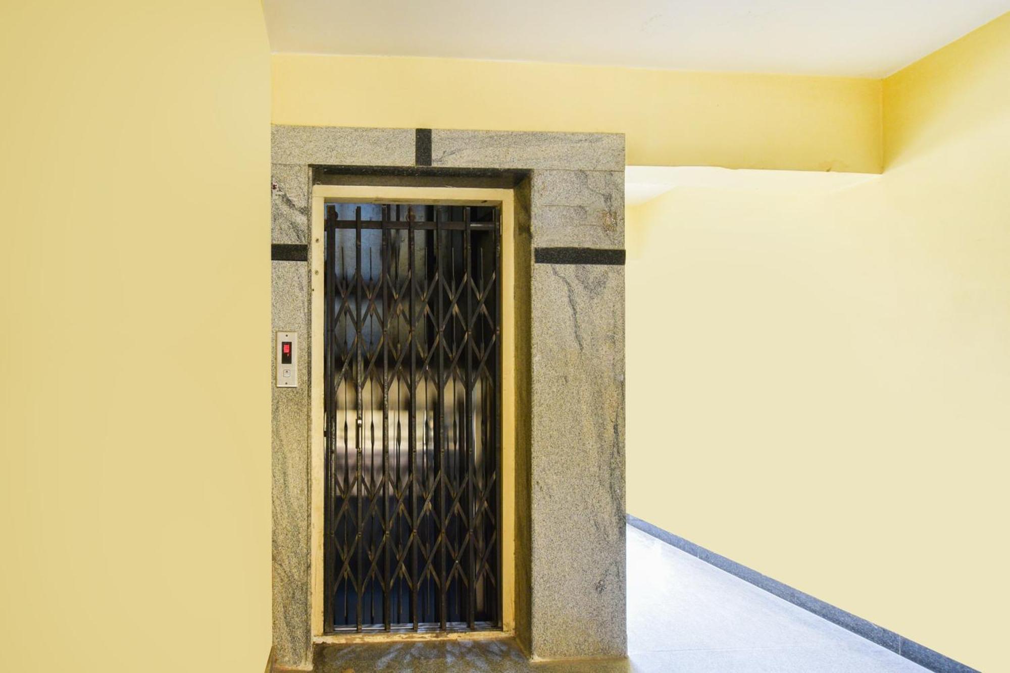 Hotel O Lucky Grand Hyderabad Bagian luar foto
