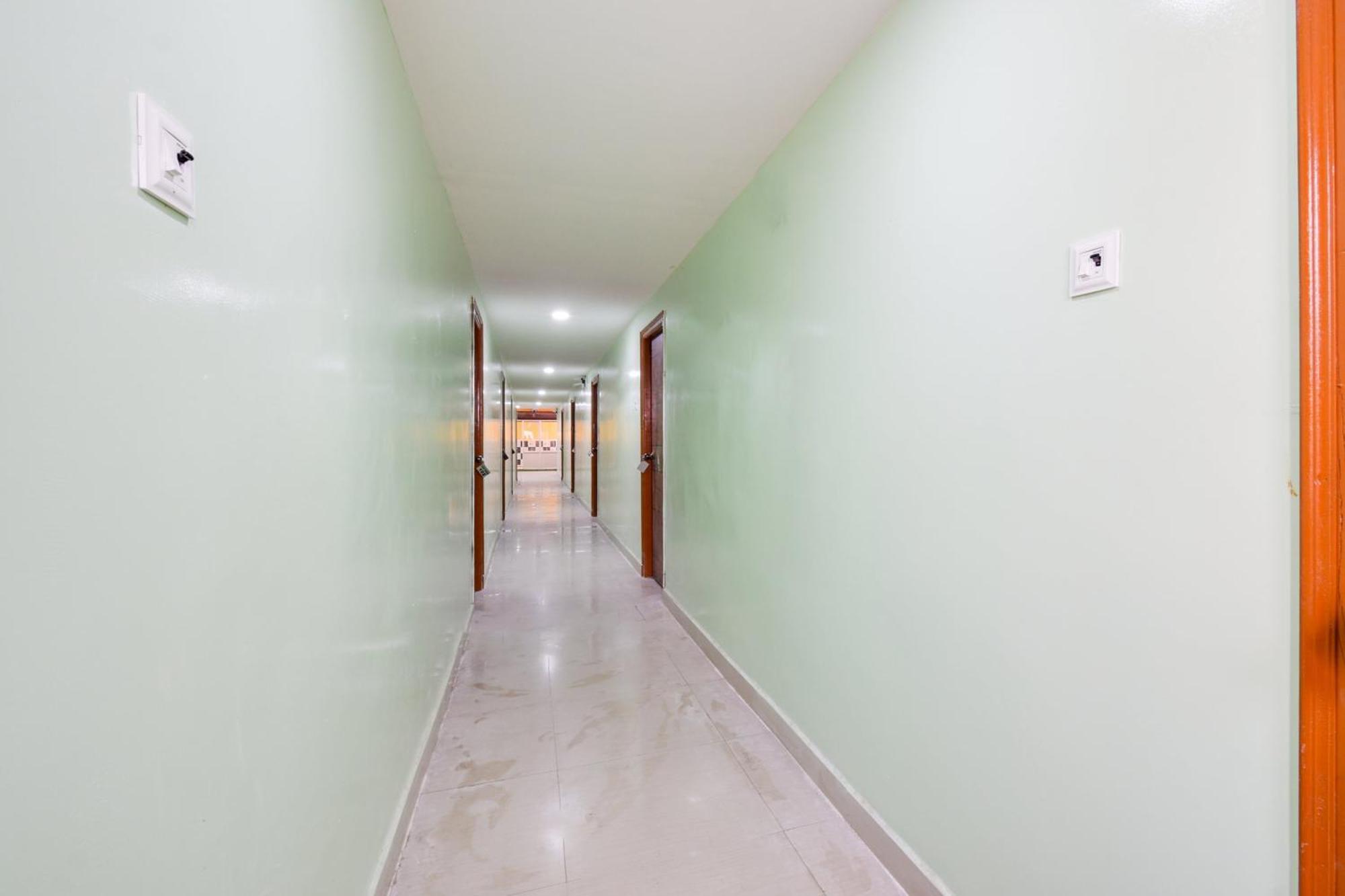 Hotel O Lucky Grand Hyderabad Bagian luar foto