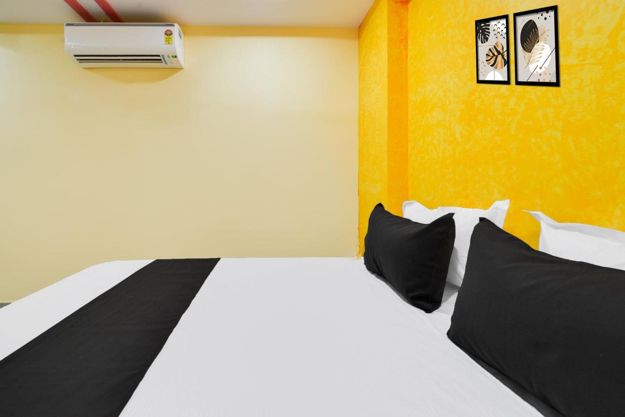 Hotel O Lucky Grand Hyderabad Bagian luar foto